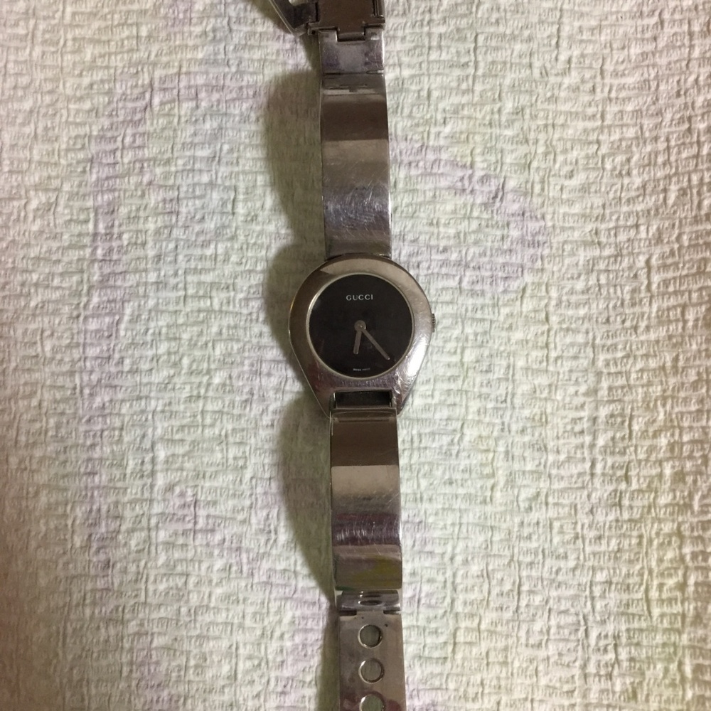 Gucci silver bangle and buckle watch - Picture 3 of 8